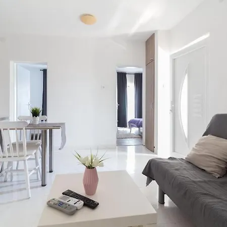 Casa Tea Close To The Queen Beach- By Ta Leut Agency Privlaka (Zadar)